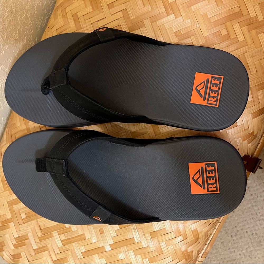 Like NEW Reef 9 black, gray, orange, flip flops.  Smoke free home; worn once